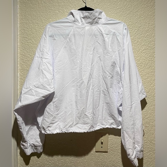 Alo Yoga NWT Cropped 1/4 Zip Alumni Pullover Lightweight Jacket in White Size L - Picture 8 of 12